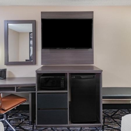 Super 8 By Wyndham Charlottesville Bagian luar foto