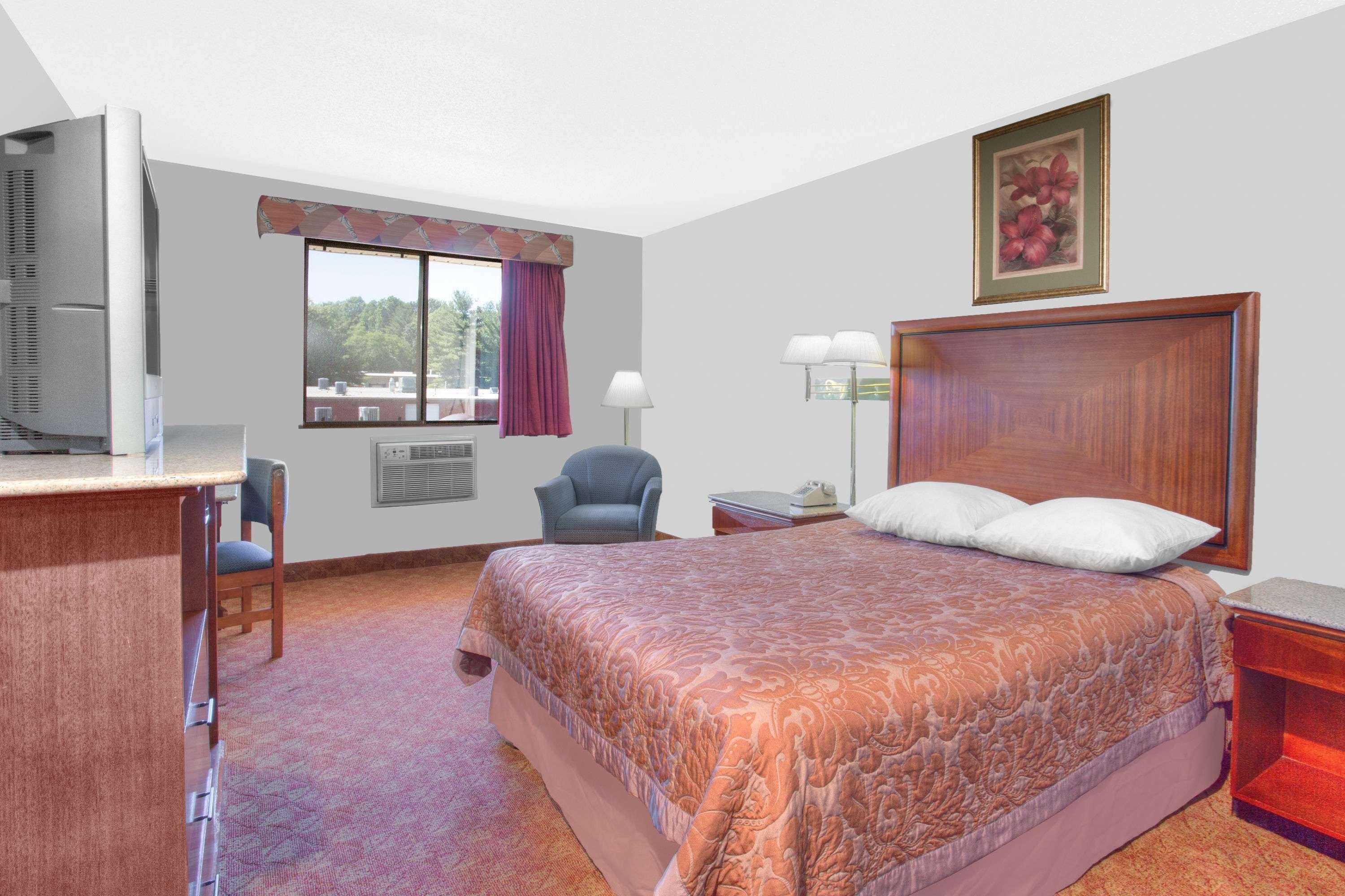 Super 8 By Wyndham Charlottesville Bagian luar foto