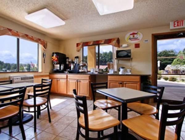 Super 8 By Wyndham Charlottesville Bagian luar foto