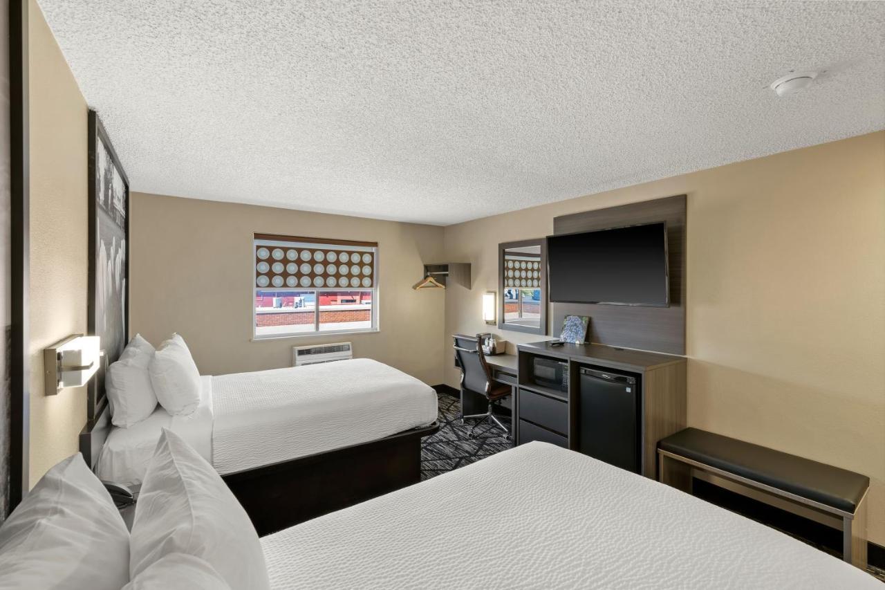 Super 8 By Wyndham Charlottesville Bagian luar foto