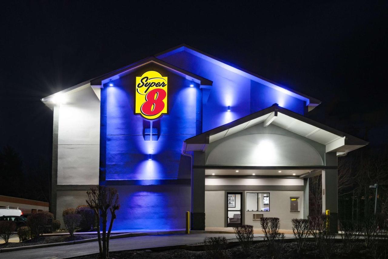 Super 8 By Wyndham Charlottesville Bagian luar foto