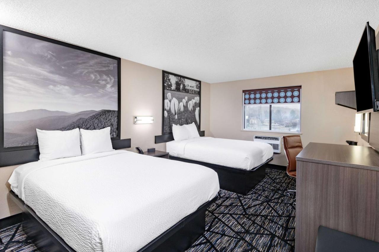 Super 8 By Wyndham Charlottesville Bagian luar foto