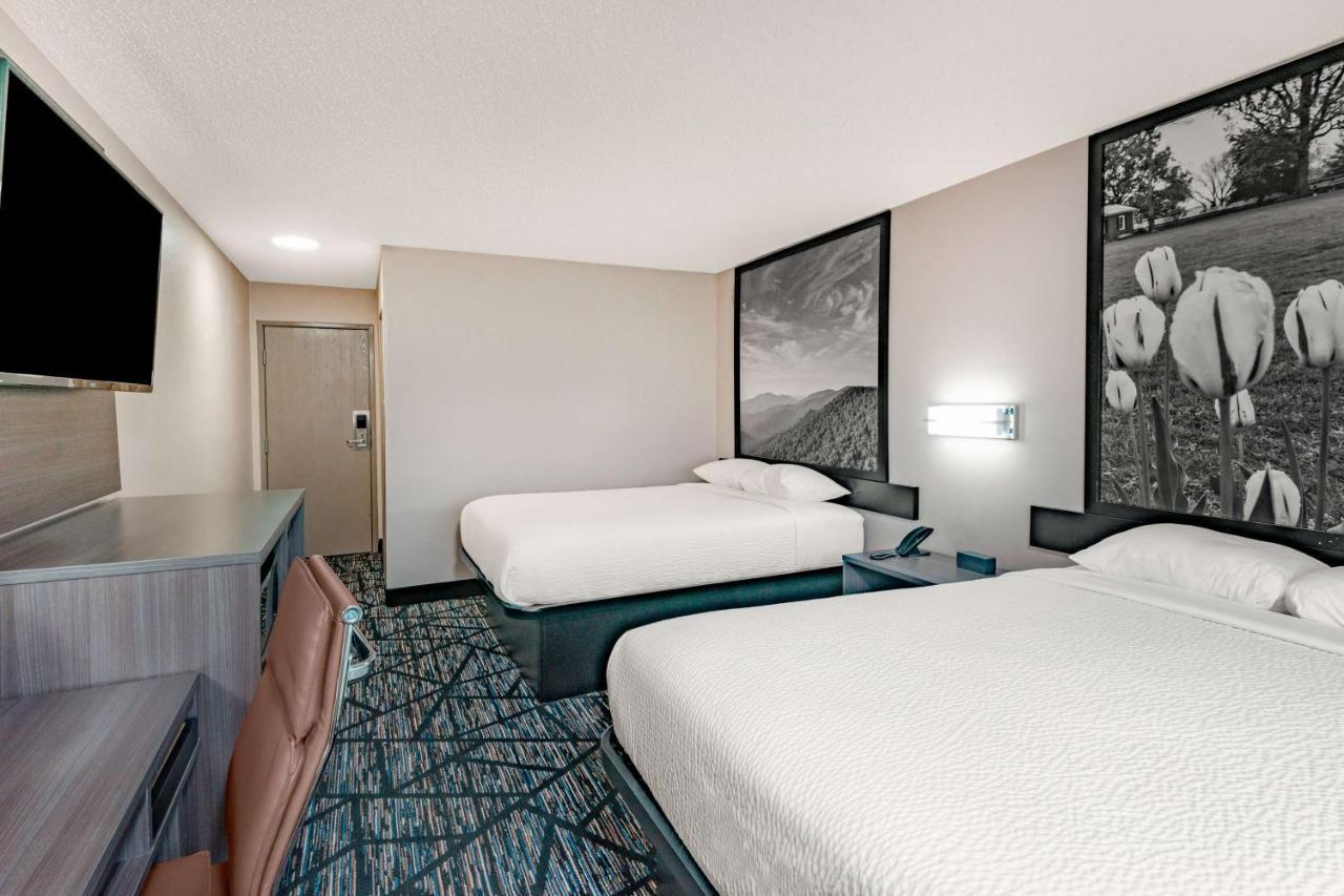 Super 8 By Wyndham Charlottesville Bagian luar foto