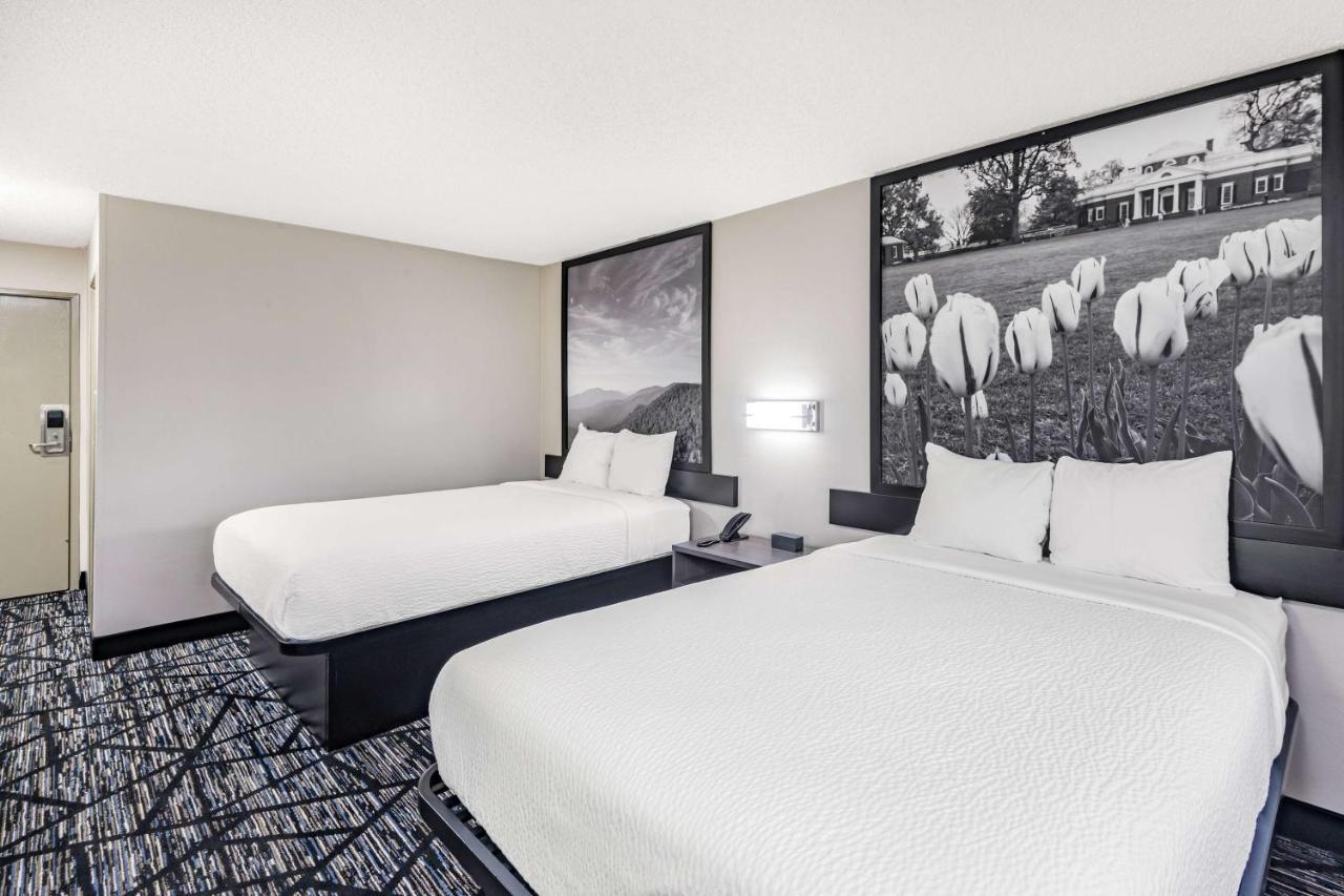 Super 8 By Wyndham Charlottesville Bagian luar foto