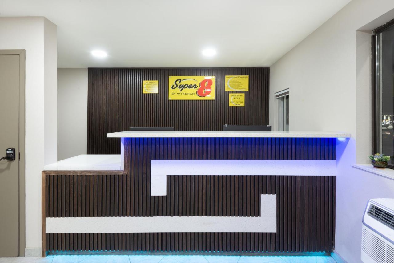 Super 8 By Wyndham Charlottesville Bagian luar foto