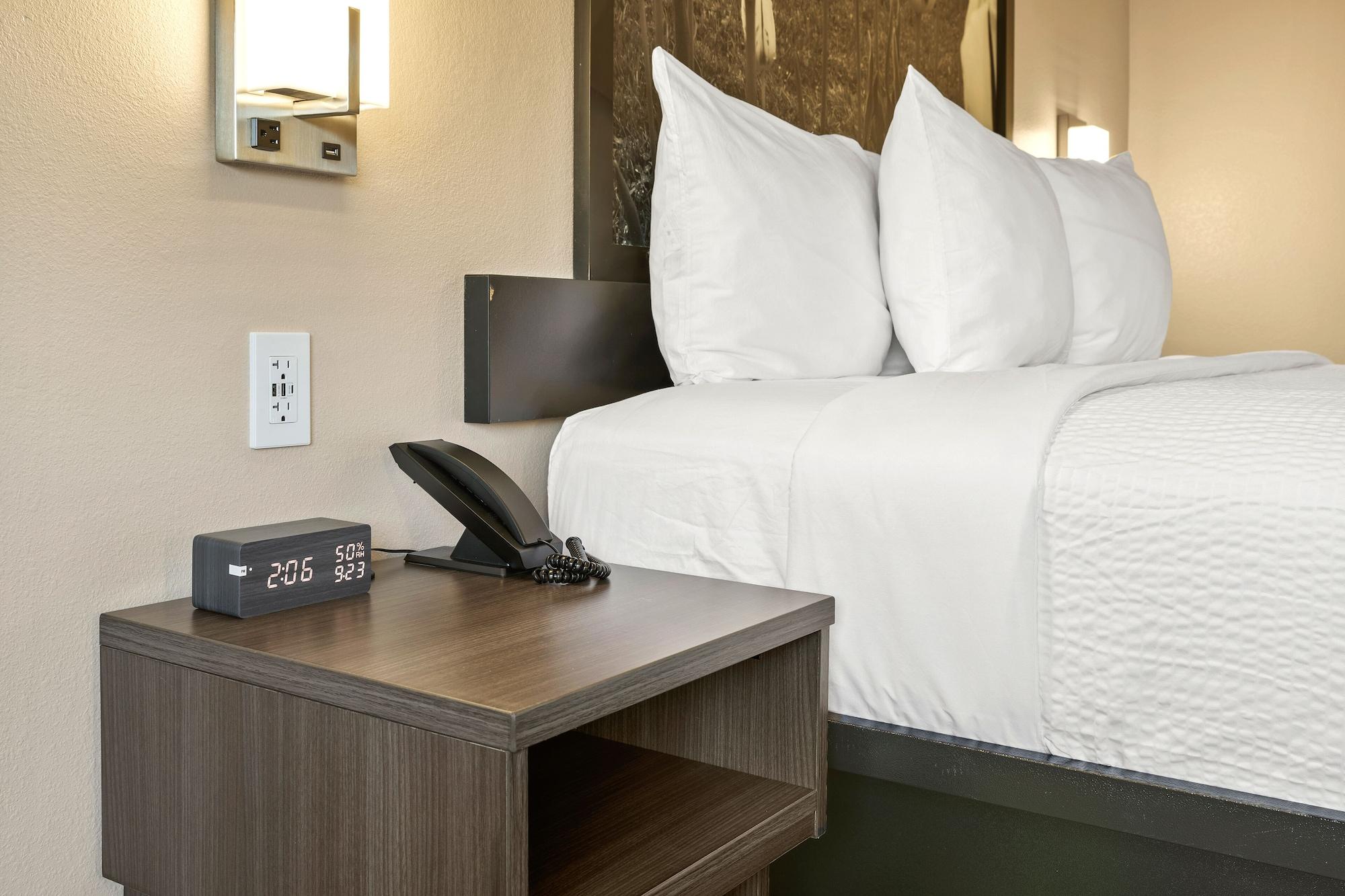 Super 8 By Wyndham Charlottesville Bagian luar foto