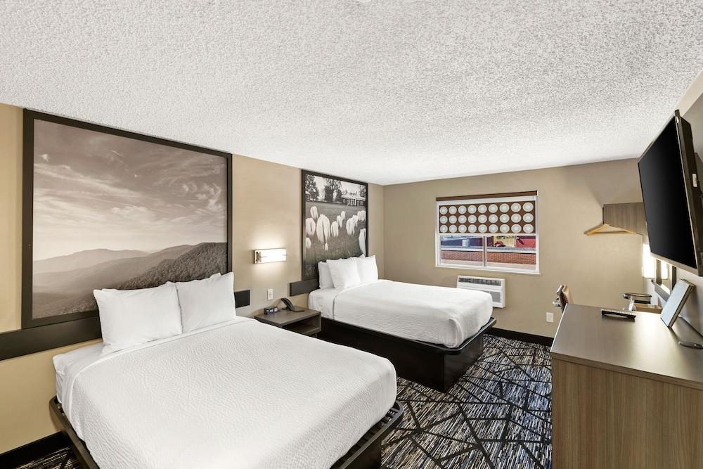 Super 8 By Wyndham Charlottesville Bagian luar foto