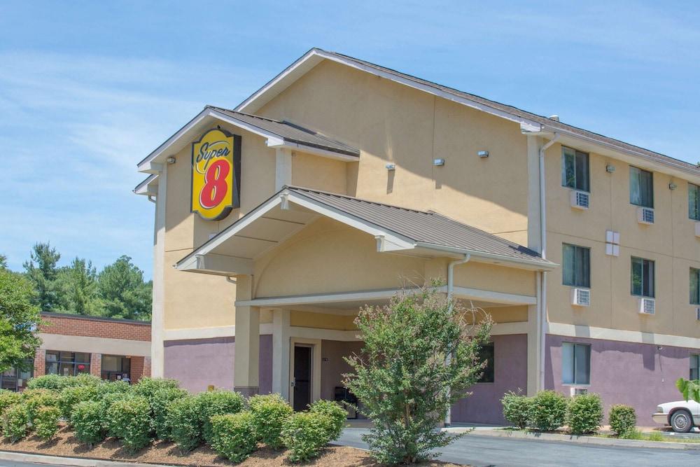Super 8 By Wyndham Charlottesville Bagian luar foto